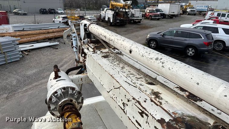 image for item FG0138 1998 International 4700 digger derrick truck