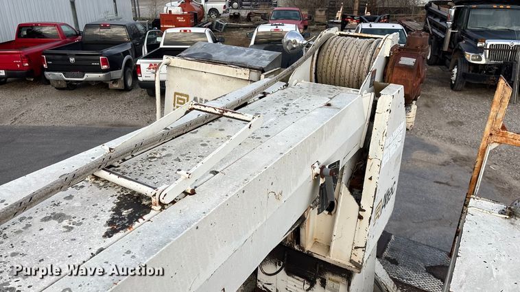 image for item FG0138 1998 International 4700 digger derrick truck