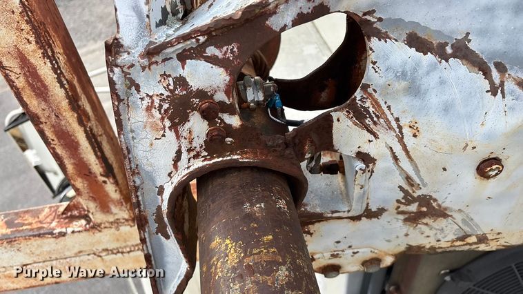 image for item FG0138 1998 International 4700 digger derrick truck