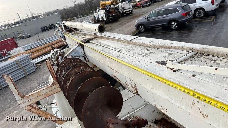 image for item FG0138 1998 International 4700 digger derrick truck