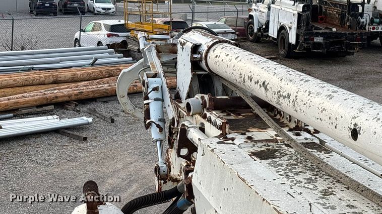 image for item FG0138 1998 International 4700 digger derrick truck