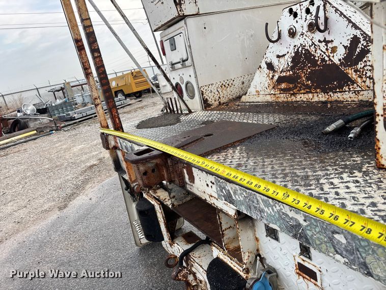 image for item FG0138 1998 International 4700 digger derrick truck