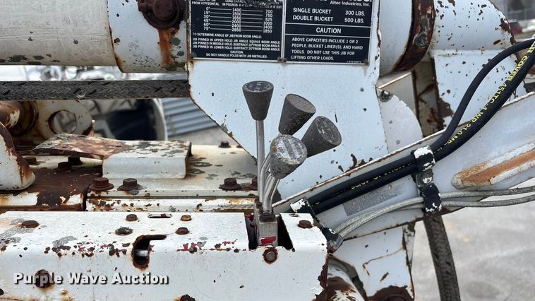 image for item FG0138 1998 International 4700 digger derrick truck