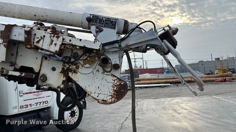 image for item FG0138 1998 International 4700 digger derrick truck