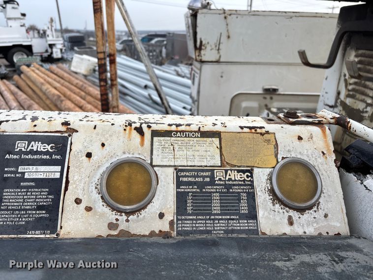 image for item FG0138 1998 International 4700 digger derrick truck