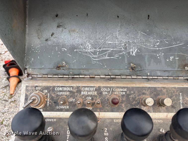 image for item FG0138 1998 International 4700 digger derrick truck