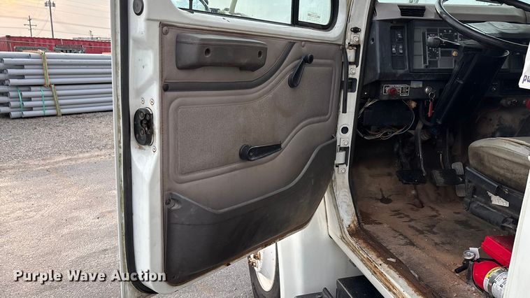 image for item FG0138 1998 International 4700 digger derrick truck