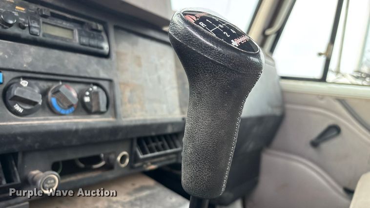 image for item FG0138 1998 International 4700 digger derrick truck