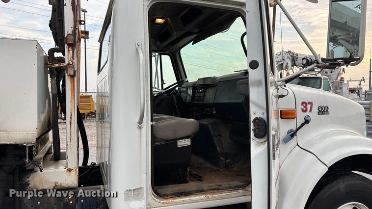 image for item FG0138 1998 International 4700 digger derrick truck