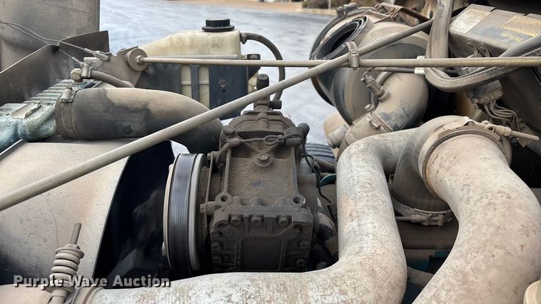 image for item FG0138 1998 International 4700 digger derrick truck