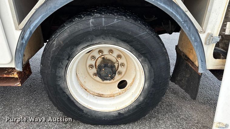 image for item FG0138 1998 International 4700 digger derrick truck