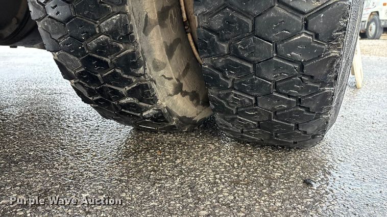 image for item FG0138 1998 International 4700 digger derrick truck