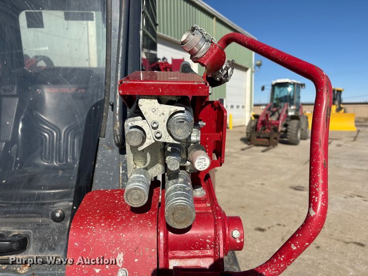 image for item FG2768 Takeuchi TL12V2 tracked skid steer loader