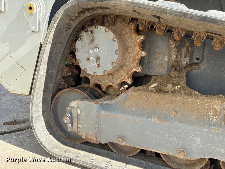 image for item FG2768 Takeuchi TL12V2 tracked skid steer loader