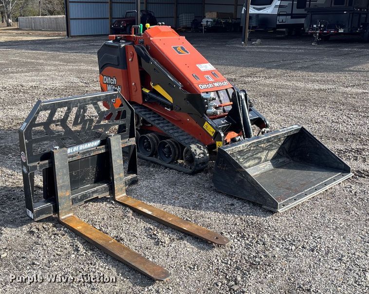 image for item FI1647 2023 Ditch Witch SK600 compact utility loader