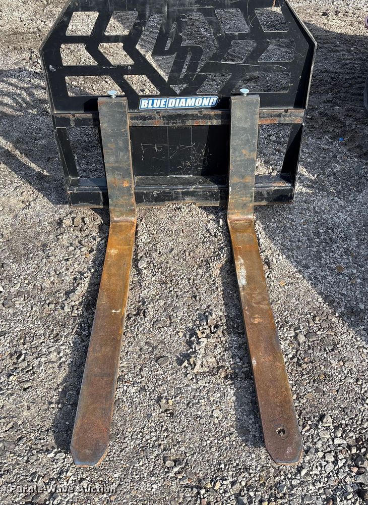 image for item FI1647 2023 Ditch Witch SK600 compact utility loader