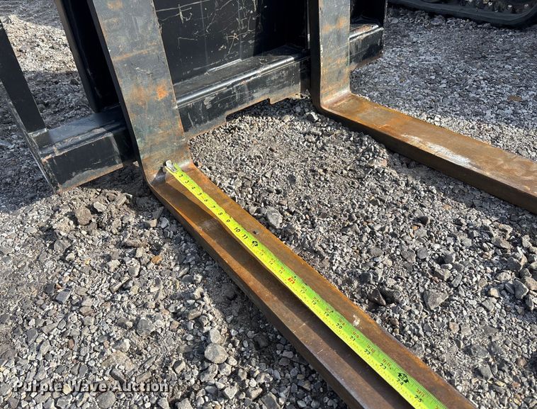 image for item FI1647 2023 Ditch Witch SK600 compact utility loader