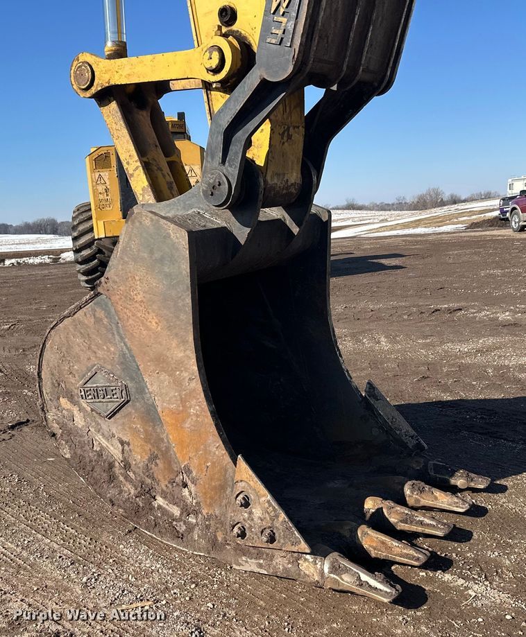 image for item FK1606 2014 Komatsu PC390LC-10 excavator