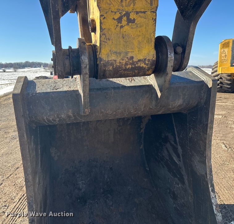 image for item FK1606 2014 Komatsu PC390LC-10 excavator