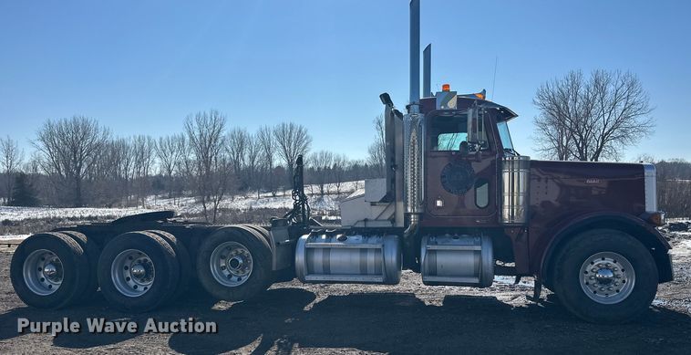 image for item FK1607 2003 Peterbilt 379 semi truck