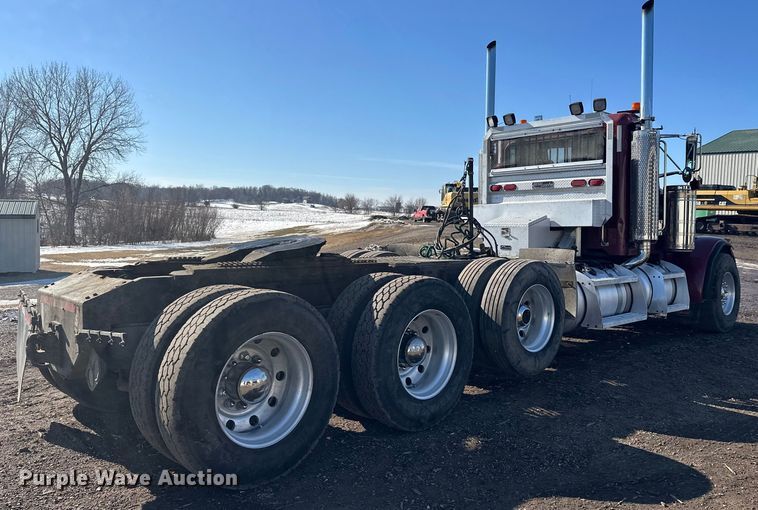 image for item FK1607 2003 Peterbilt 379 semi truck
