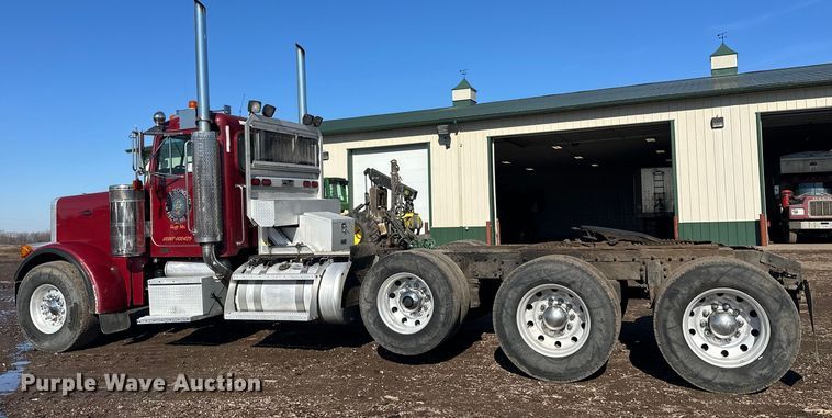 image for item FK1607 2003 Peterbilt 379 semi truck