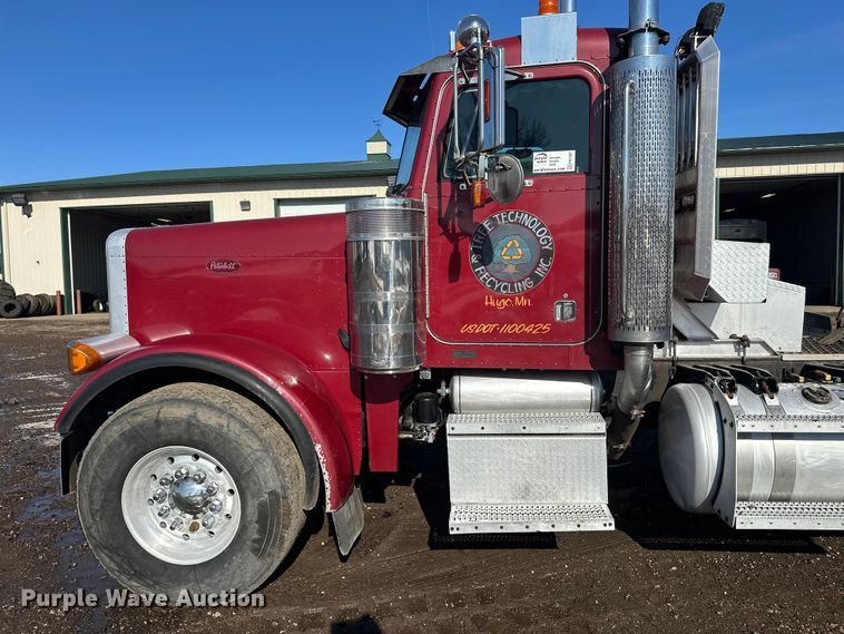 image for item FK1607 2003 Peterbilt 379 semi truck
