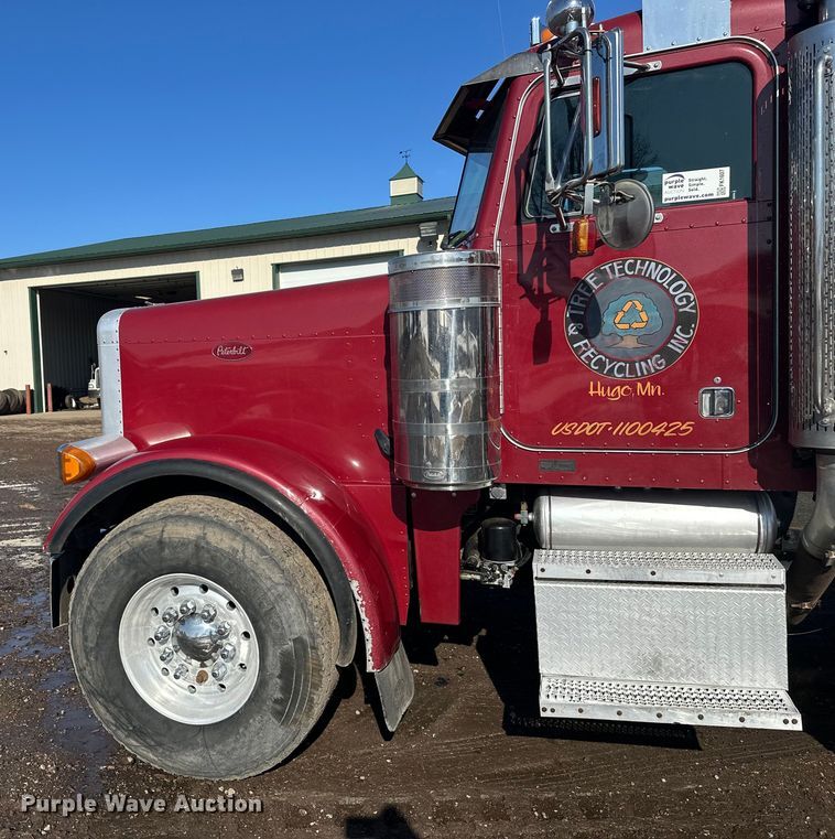 image for item FK1607 2003 Peterbilt 379 semi truck