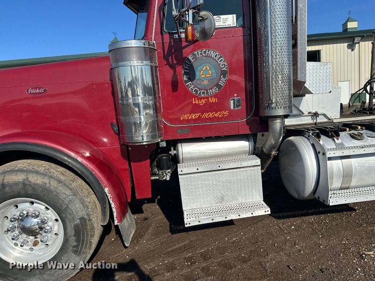 image for item FK1607 2003 Peterbilt 379 semi truck