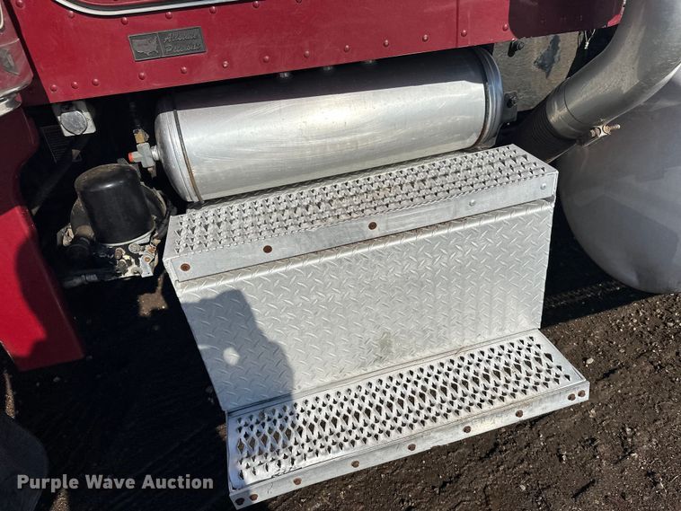 image for item FK1607 2003 Peterbilt 379 semi truck