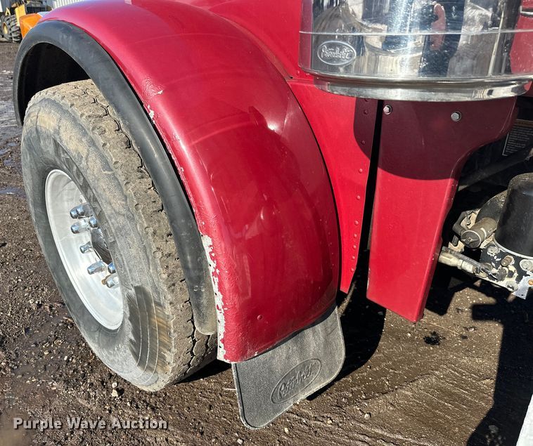 image for item FK1607 2003 Peterbilt 379 semi truck