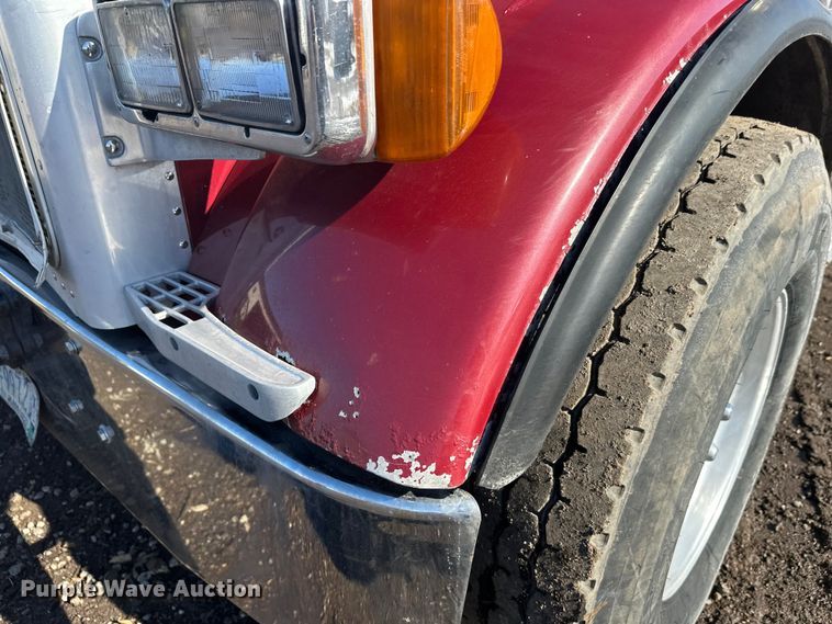 image for item FK1607 2003 Peterbilt 379 semi truck