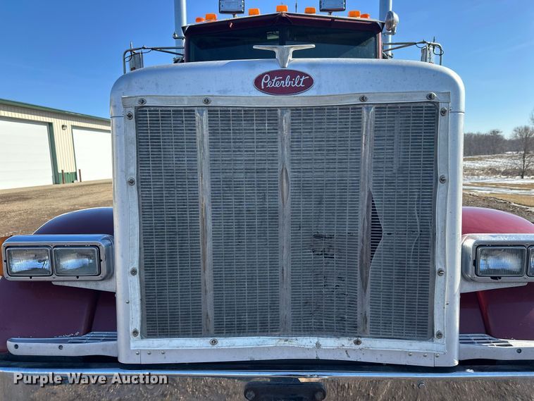 image for item FK1607 2003 Peterbilt 379 semi truck