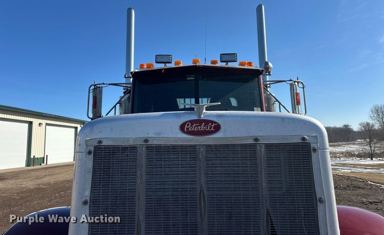 image for item FK1607 2003 Peterbilt 379 semi truck