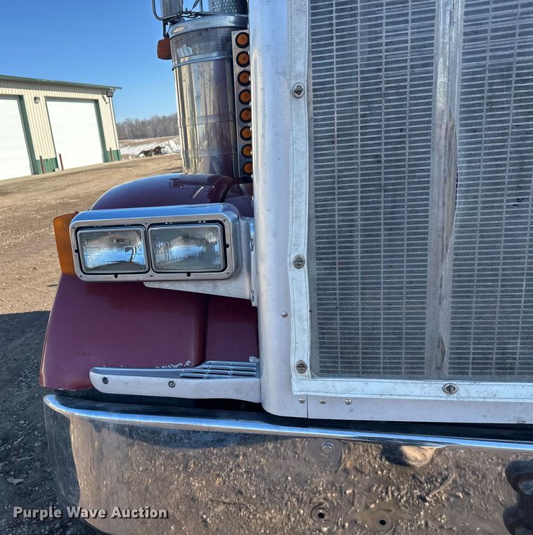 image for item FK1607 2003 Peterbilt 379 semi truck