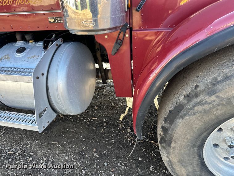 image for item FK1607 2003 Peterbilt 379 semi truck