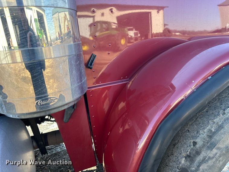 image for item FK1607 2003 Peterbilt 379 semi truck
