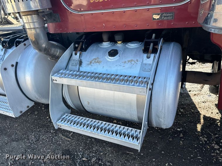 image for item FK1607 2003 Peterbilt 379 semi truck