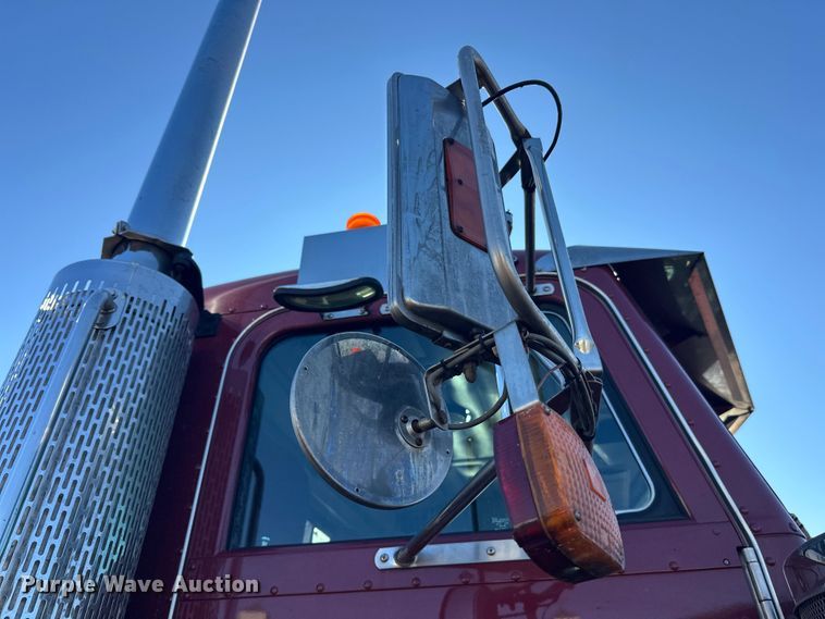 image for item FK1607 2003 Peterbilt 379 semi truck
