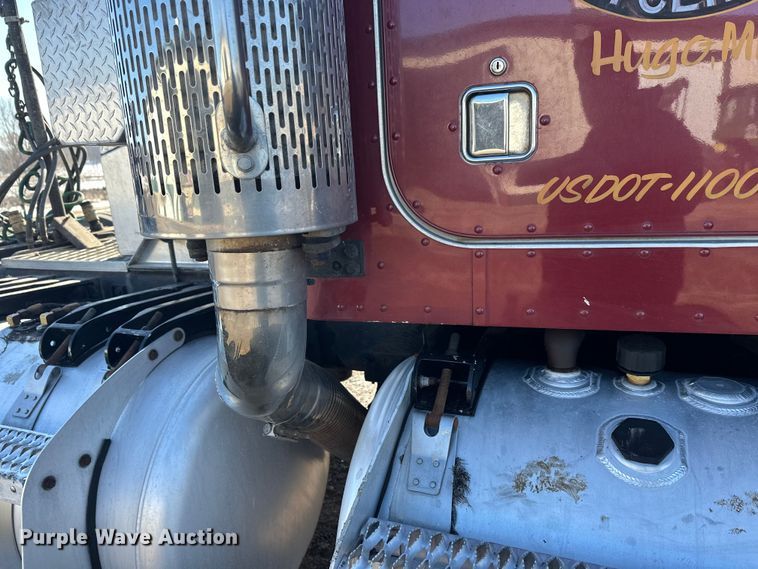 image for item FK1607 2003 Peterbilt 379 semi truck