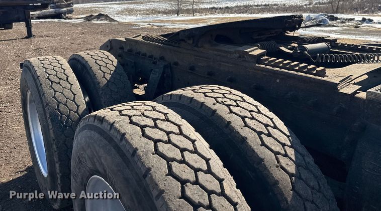 image for item FK1607 2003 Peterbilt 379 semi truck