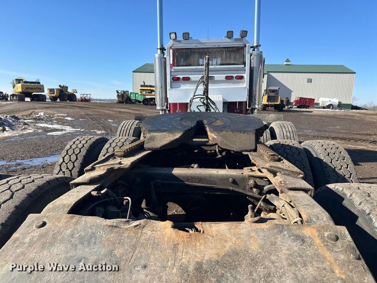 image for item FK1607 2003 Peterbilt 379 semi truck