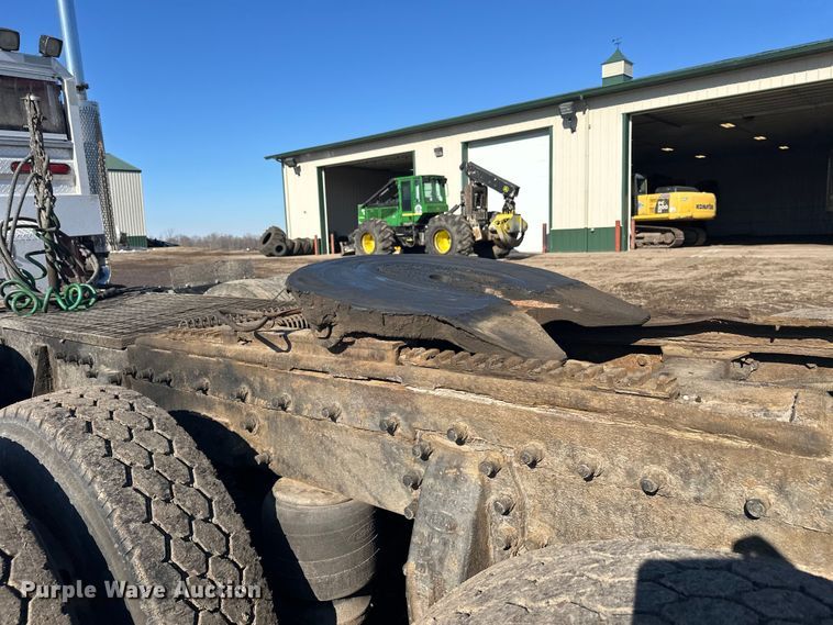 image for item FK1607 2003 Peterbilt 379 semi truck