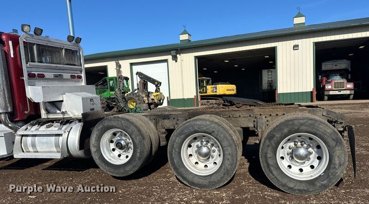 image for item FK1607 2003 Peterbilt 379 semi truck