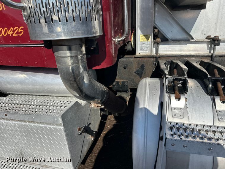 image for item FK1607 2003 Peterbilt 379 semi truck