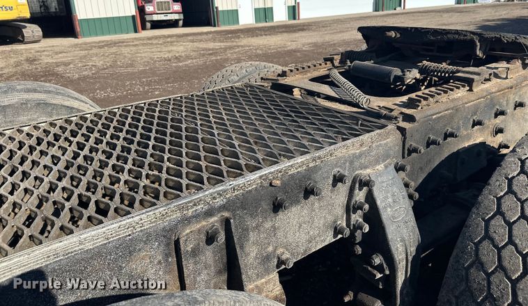 image for item FK1607 2003 Peterbilt 379 semi truck