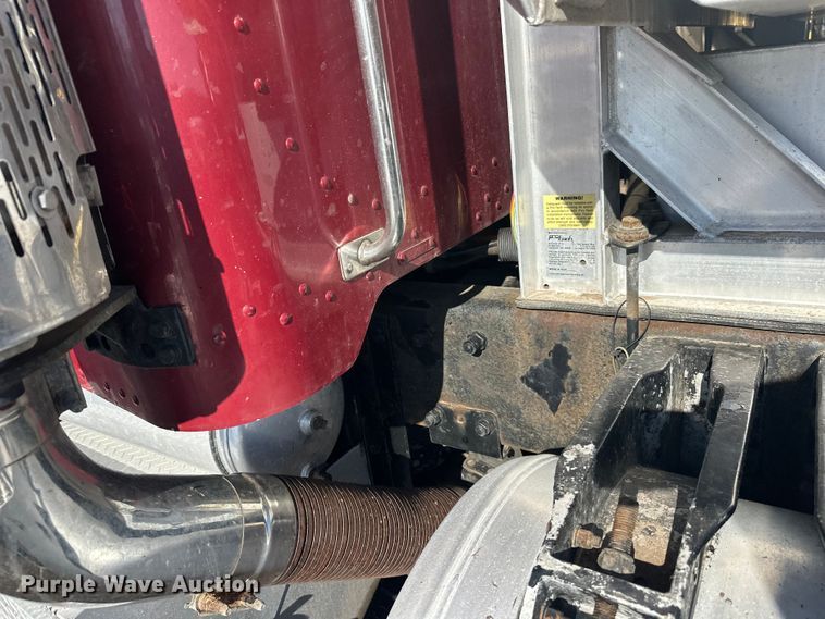 image for item FK1607 2003 Peterbilt 379 semi truck