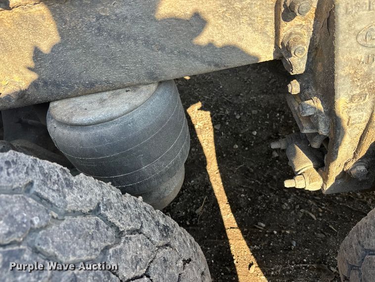 image for item FK1607 2003 Peterbilt 379 semi truck