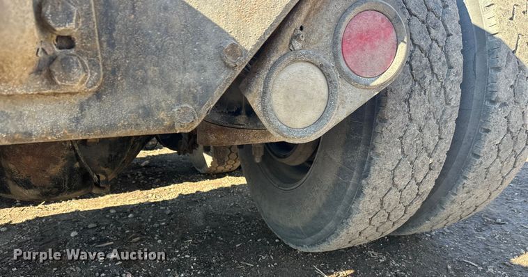 image for item FK1607 2003 Peterbilt 379 semi truck