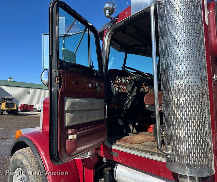 image for item FK1607 2003 Peterbilt 379 semi truck